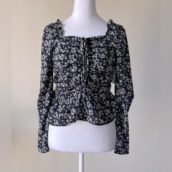 Vigoss NWOT Gray, Black and White Flower Print Long Sleeve Blouse Size Small - Picture 2 of 7